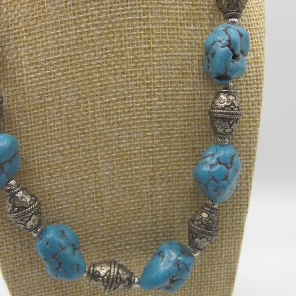 Blue Stone and Silver Necklace - Picture 2 of 3